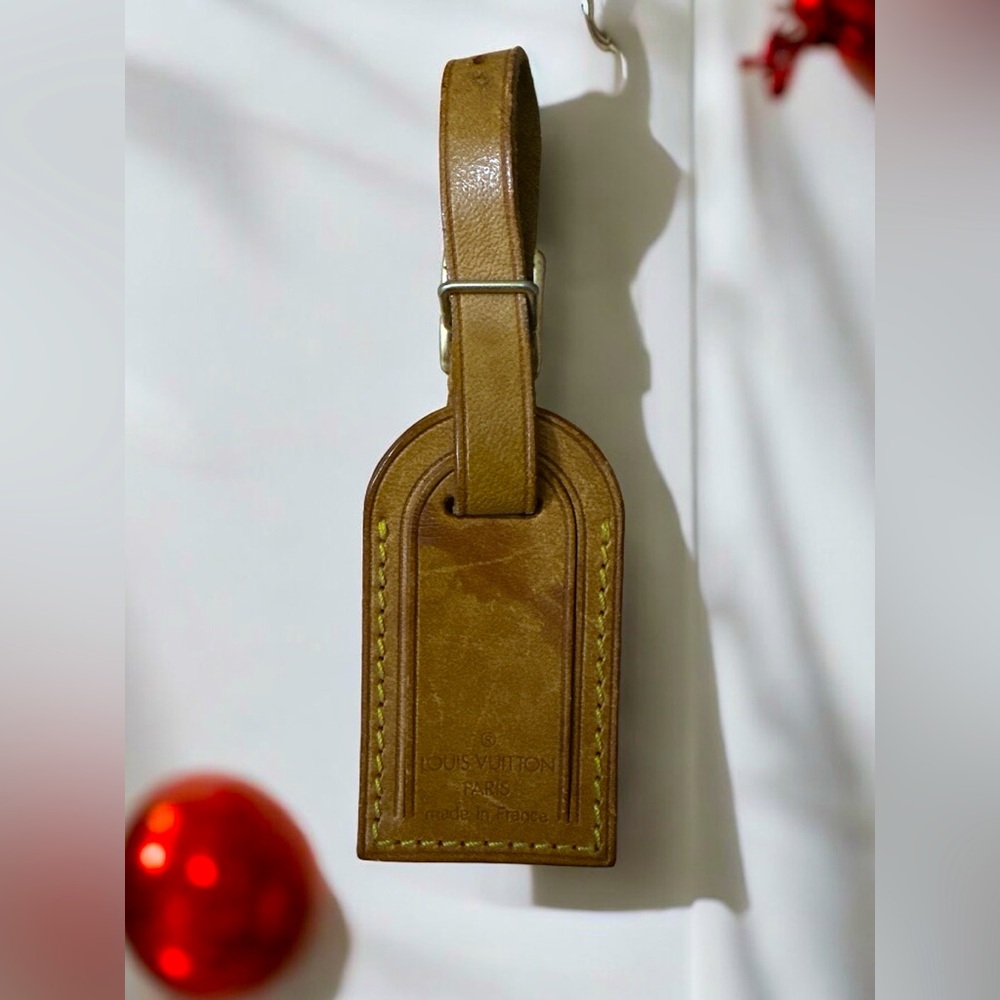 Louis Vuitton Authentic Leather Brown Luggage Tag Adjustable Belt Style Loop